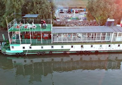 Cazare Hotel Plutitor Pontonul lui Cristian