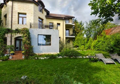 Cazare Chambers'n Charm Boutique Hotel 