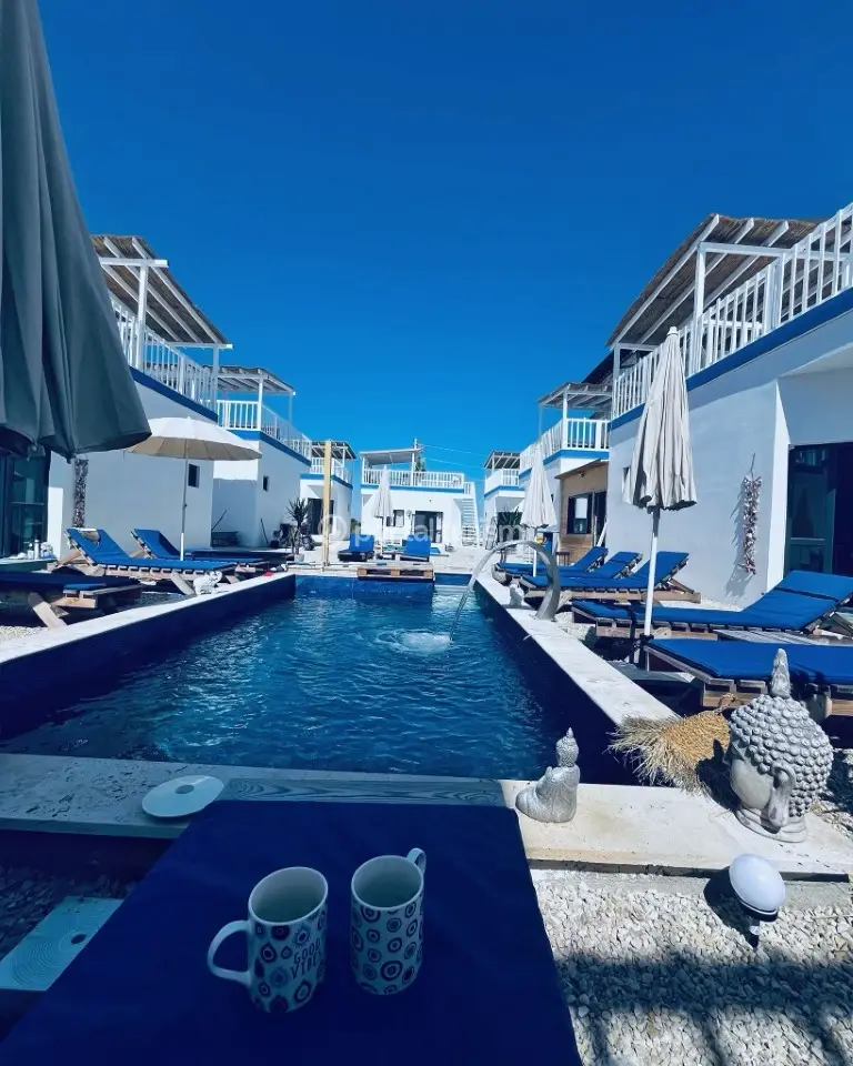 Bungalow-uri White Bungalows