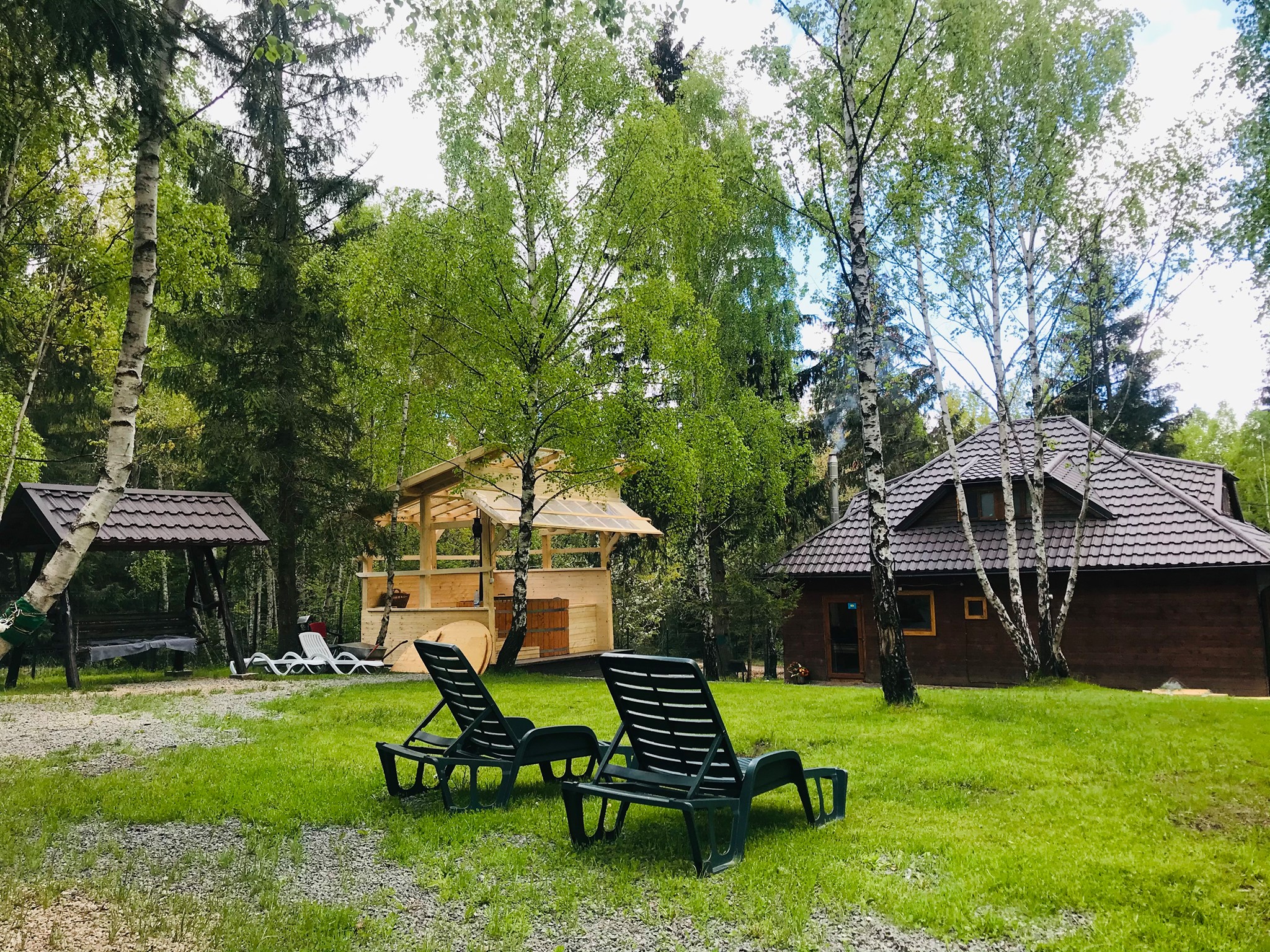 Cazare Cabana din Pădure și Căsuțele din Copac