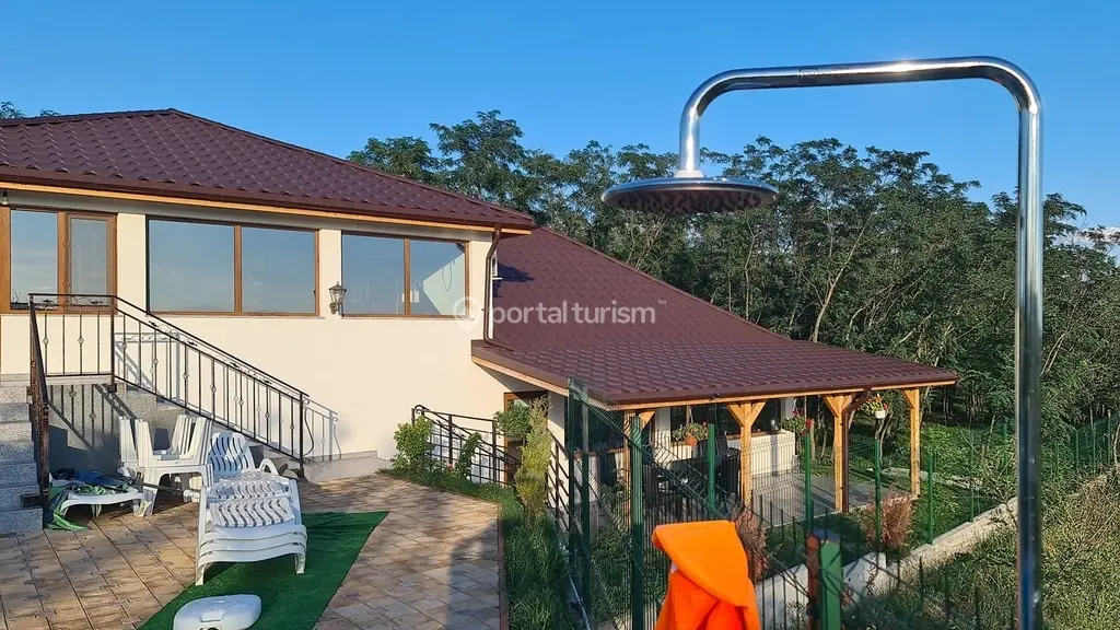 Cabana dintre Salcâmi