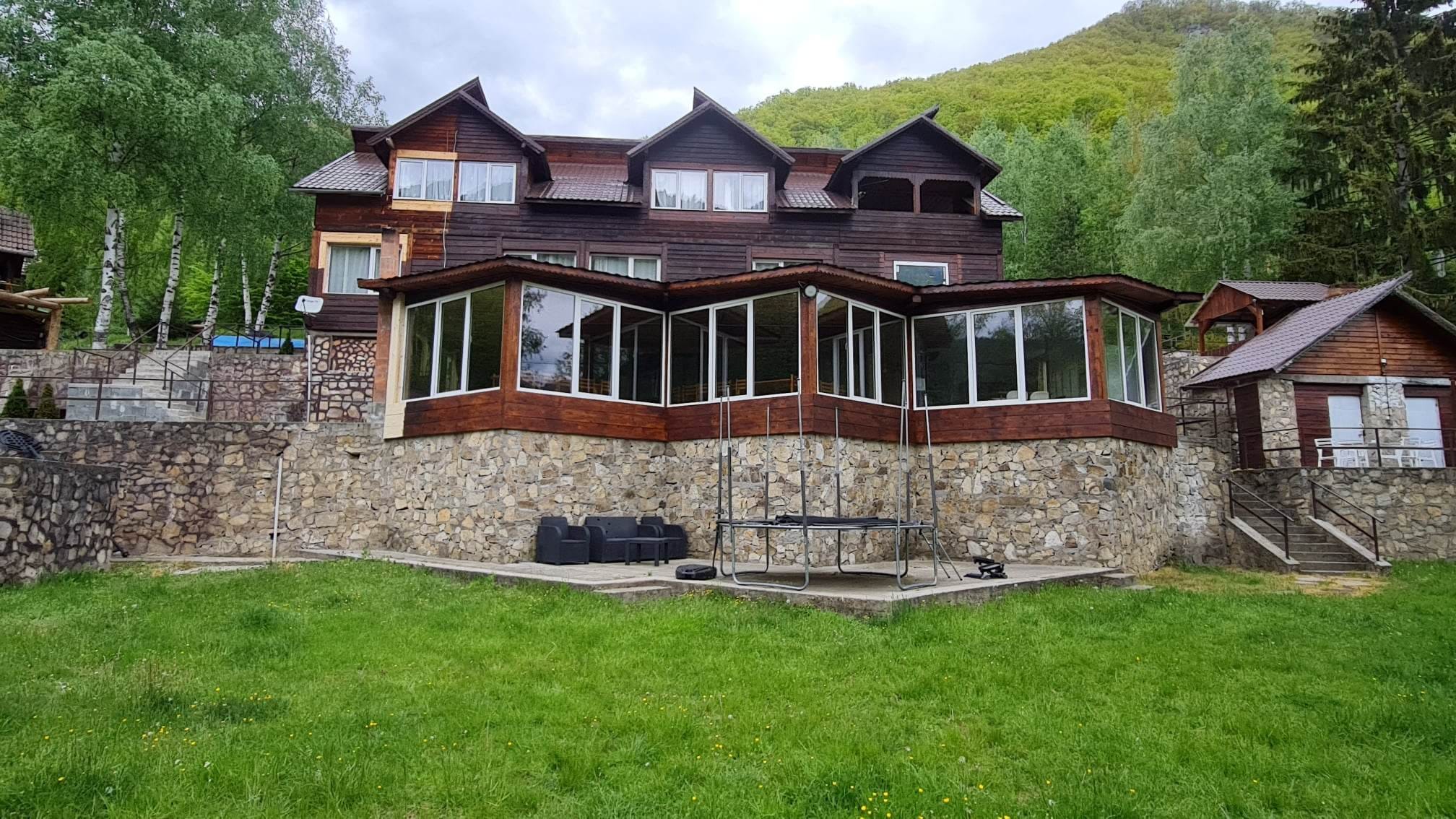 Cazare Cabana Floare de Stâncă