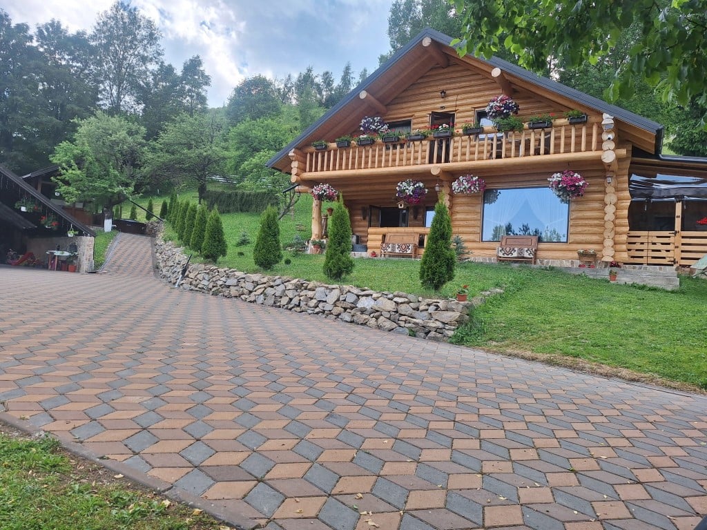 Cazare Cabana La Bălănuț