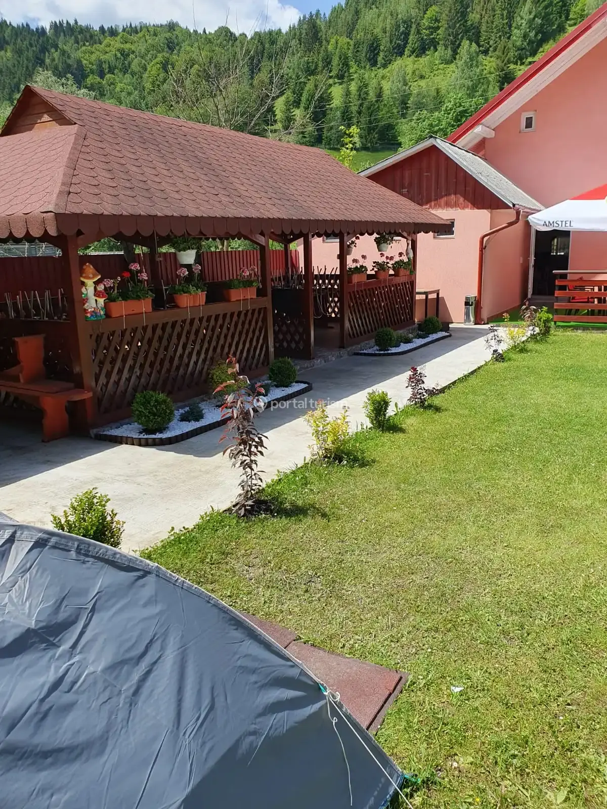 Camere de închiriat La Rozica