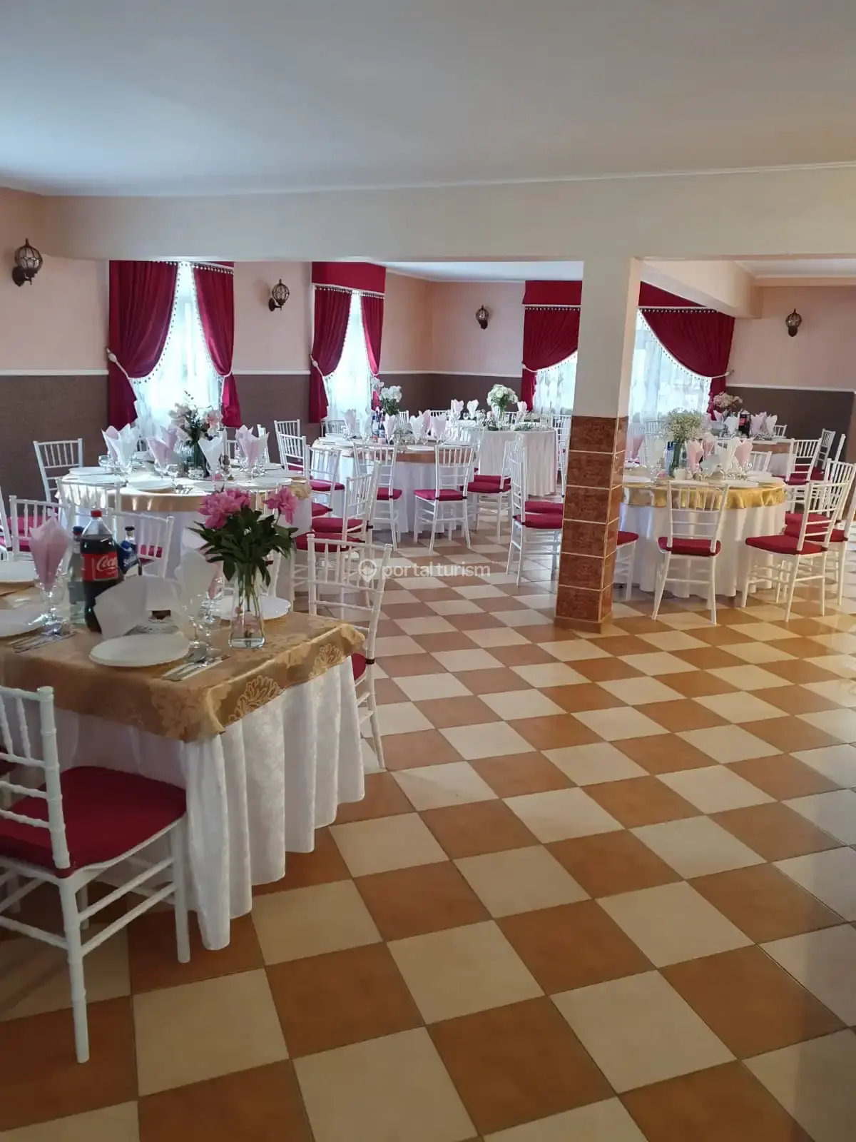 Camere de închiriat La Rozica