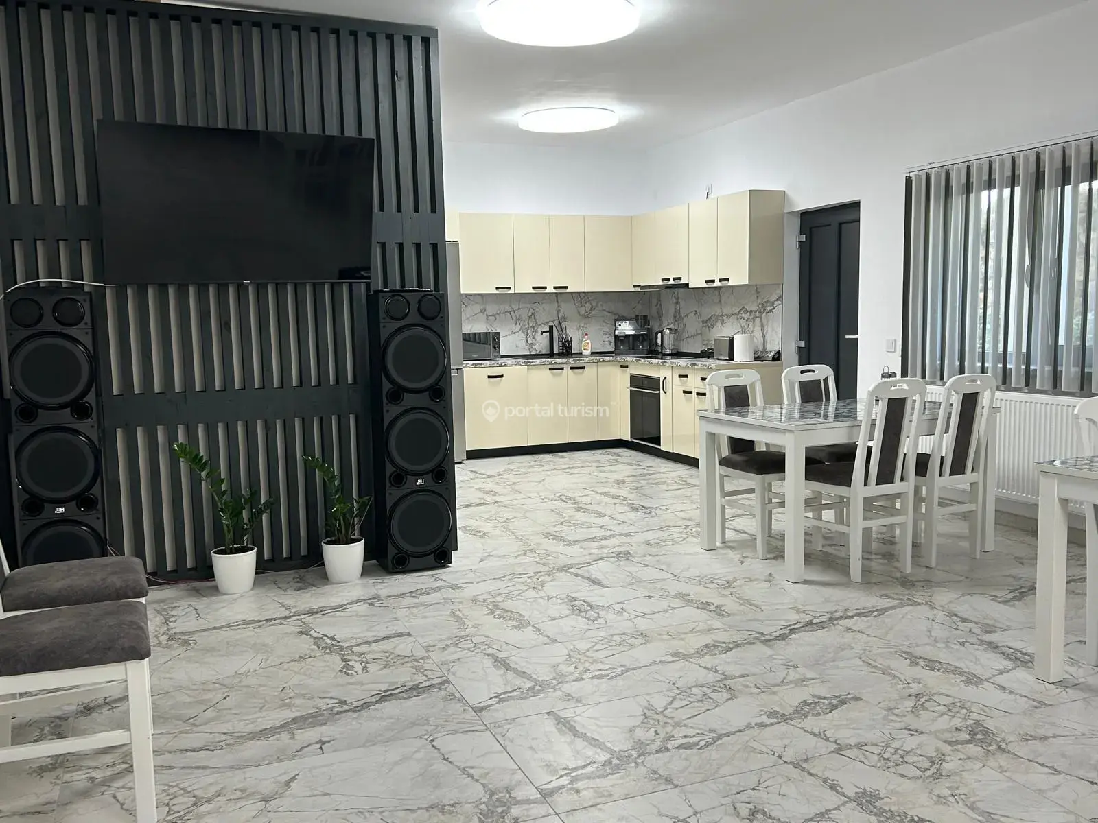 Camere de închiriat Casa Dacia