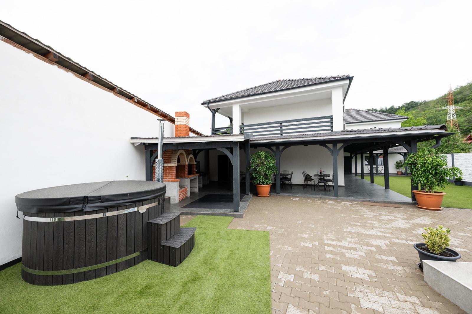 Cazare Camere de închiriat Casa Dacia