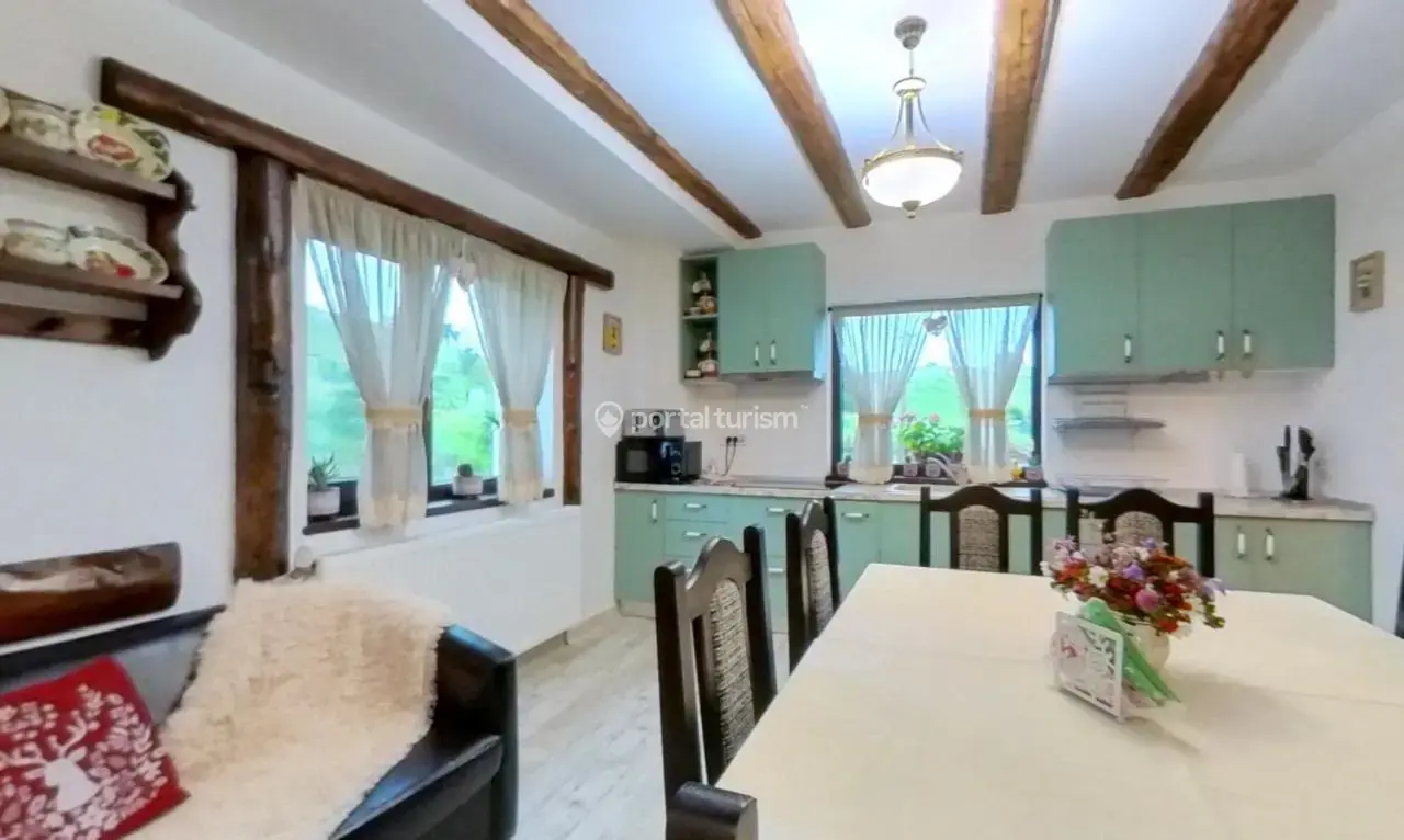 Casa Poarta Craiului