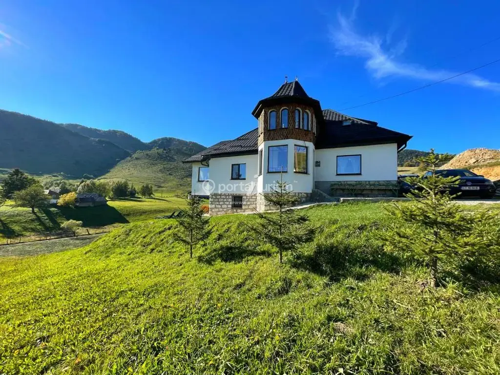 Casa Poarta Craiului