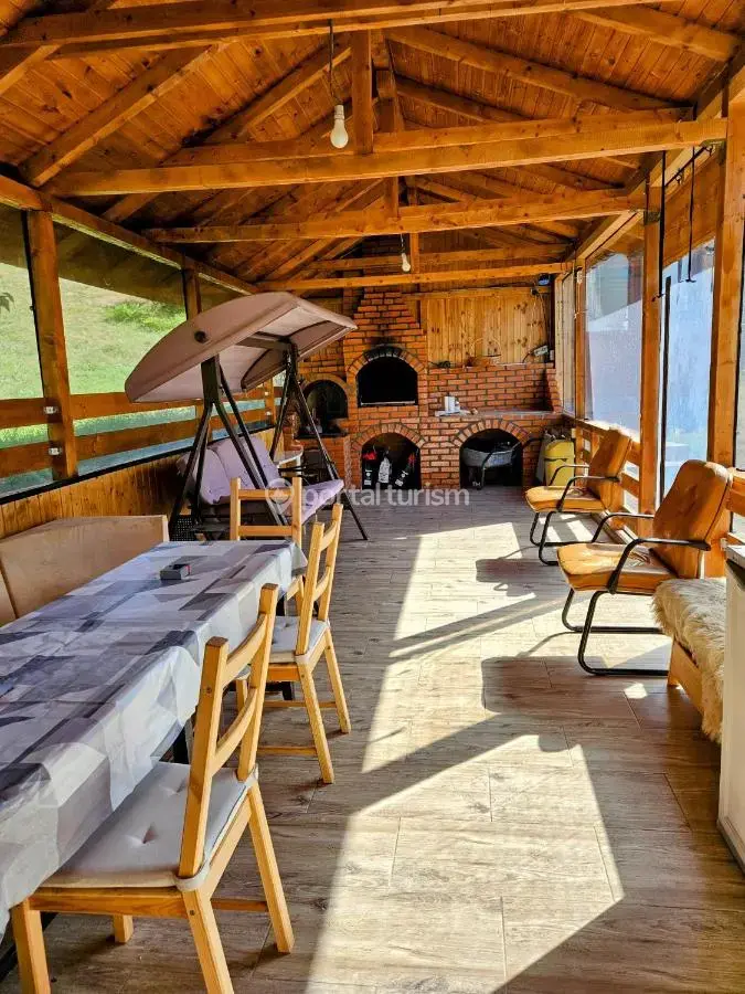 Casa Undeva la Moșie