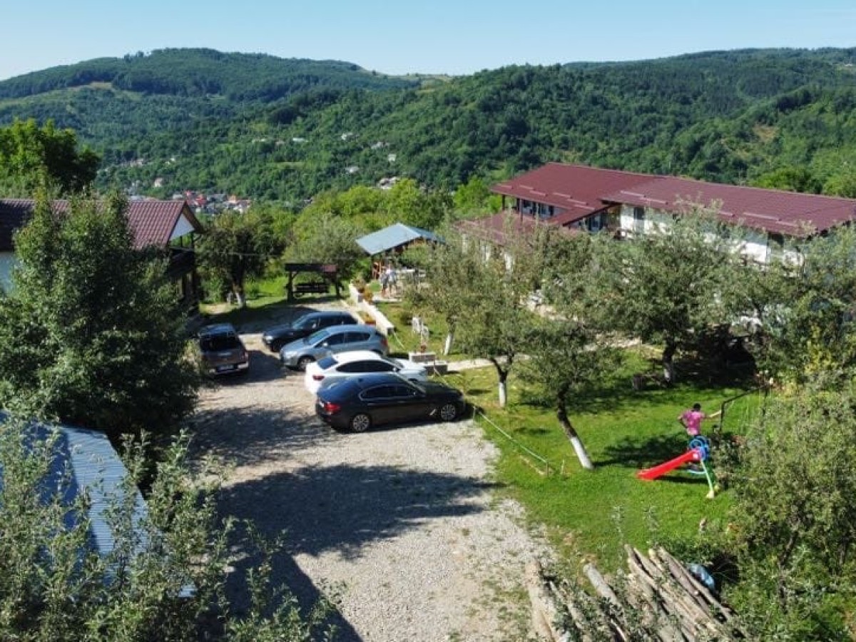 Cazare Căsuța Trandafirilor