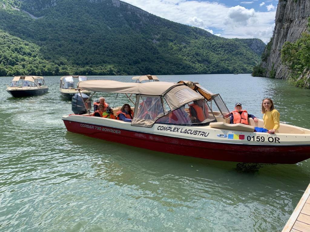 Alojamiento Complex Lacustru Clisura Dunării