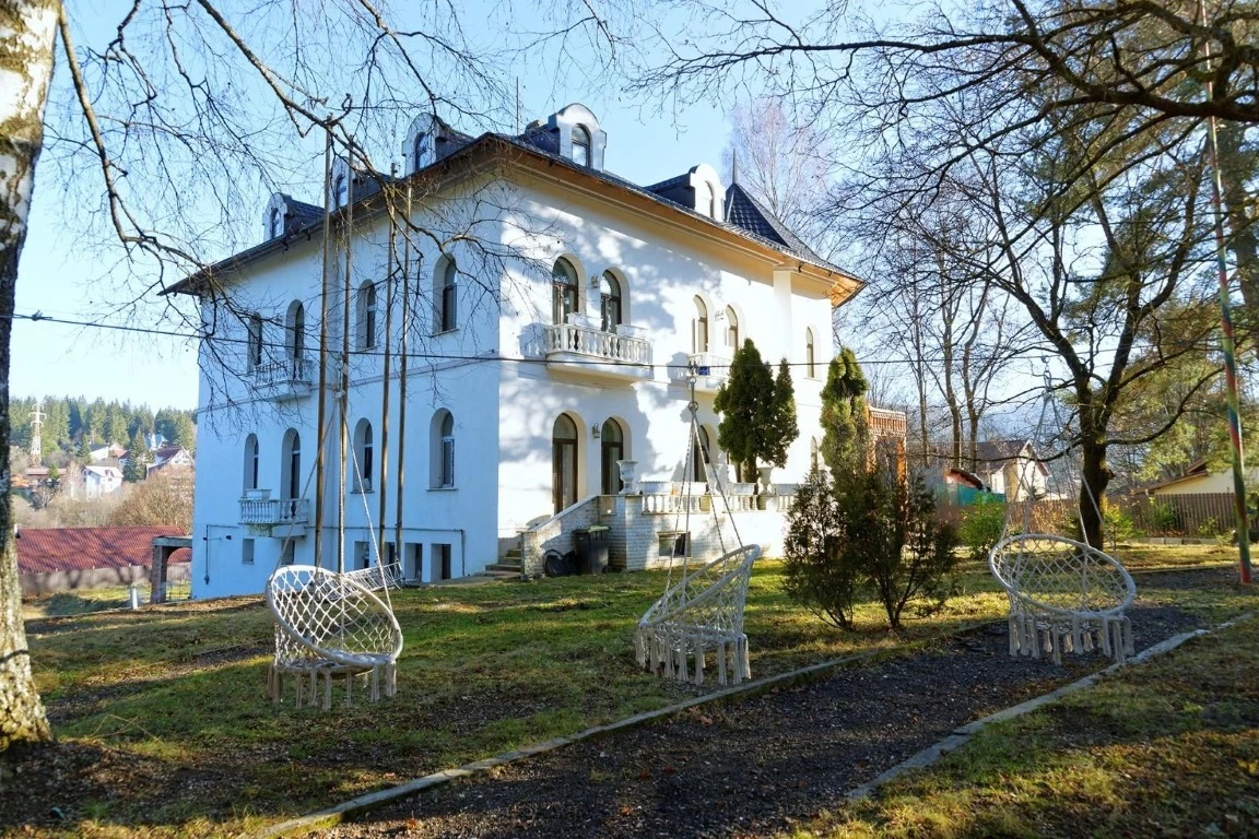 Accommodation Conacul Coroana Reginei