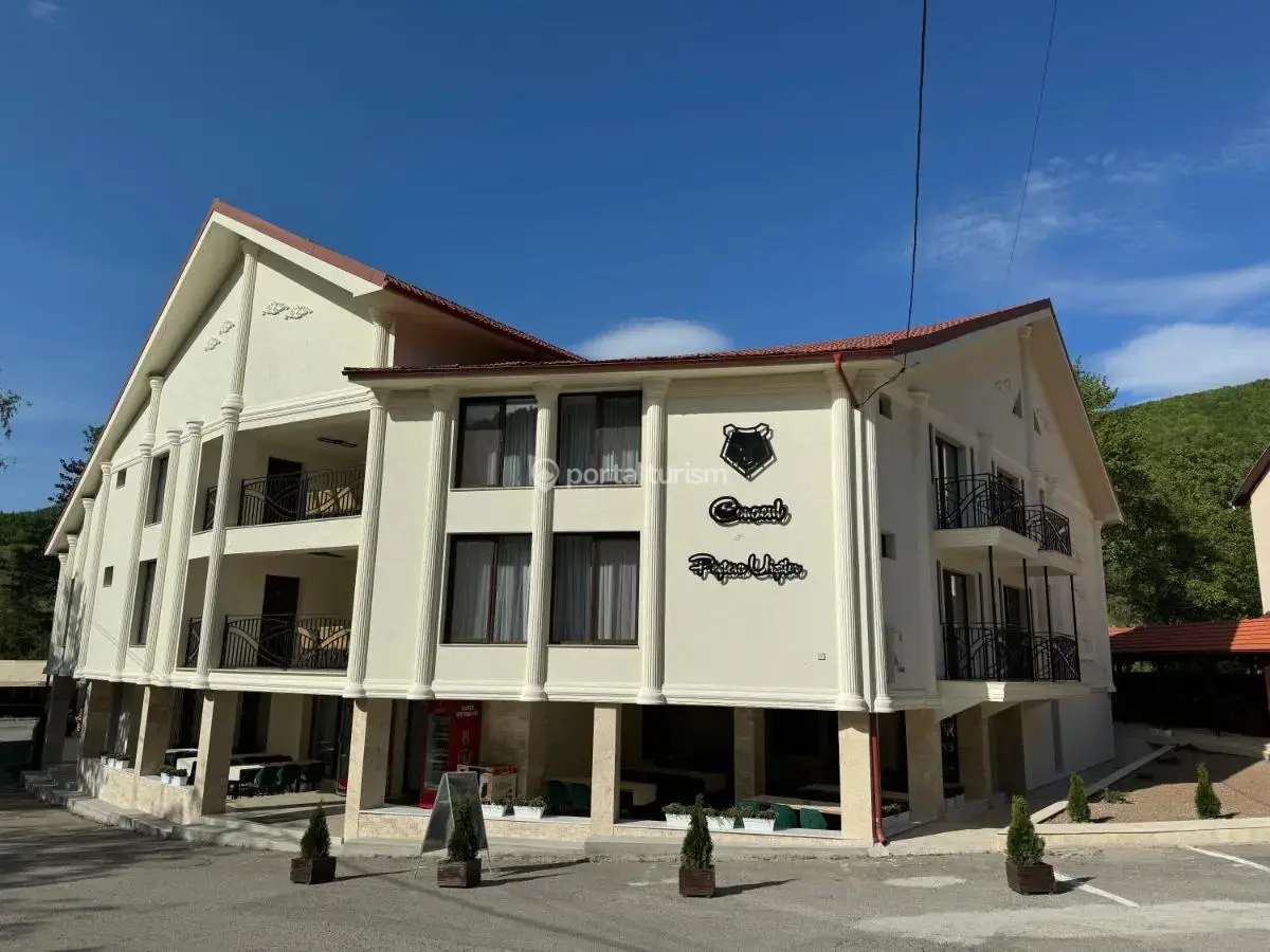 Conacul Peștera Urșilor