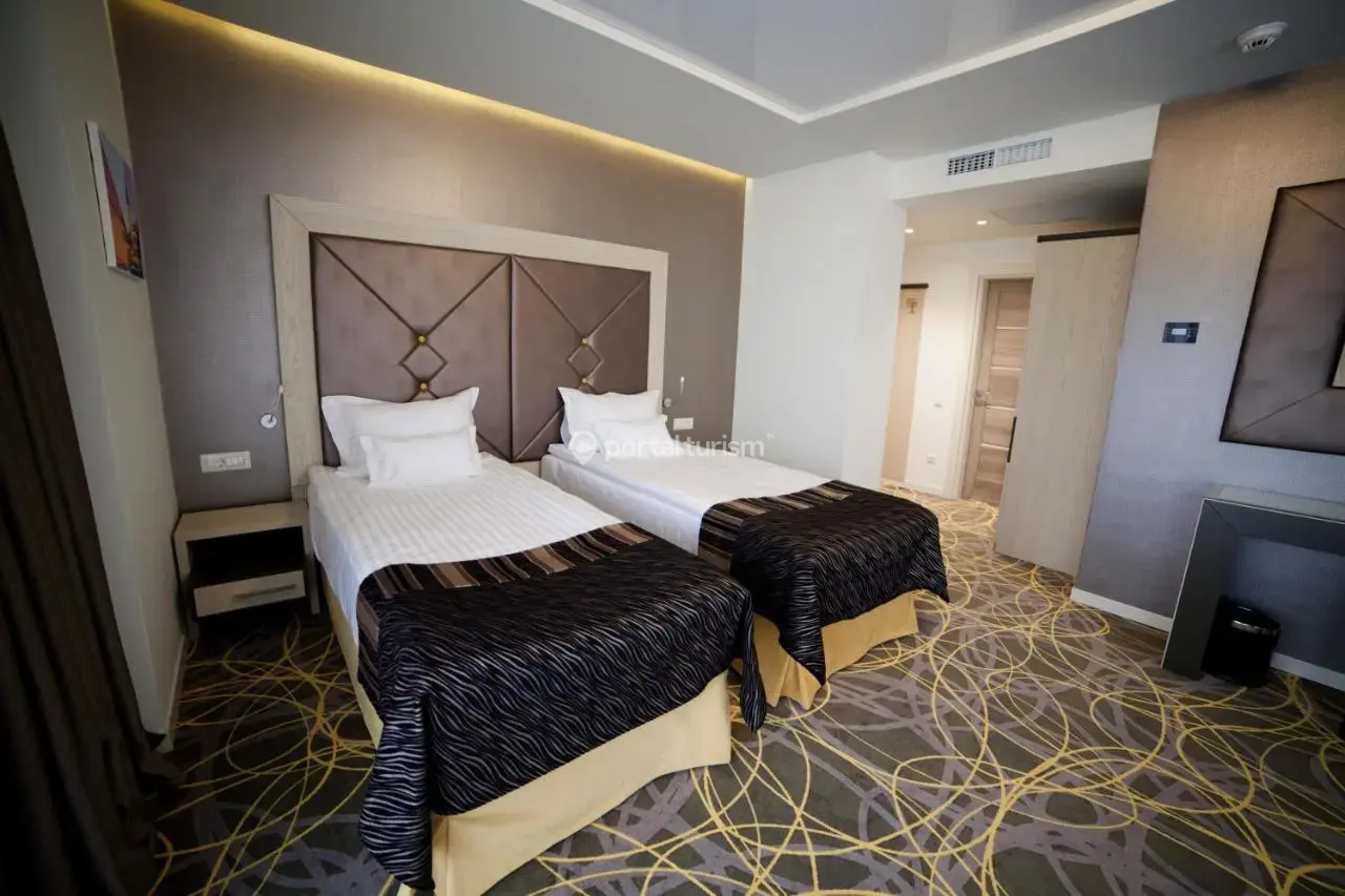 Exclusive Hotel & More