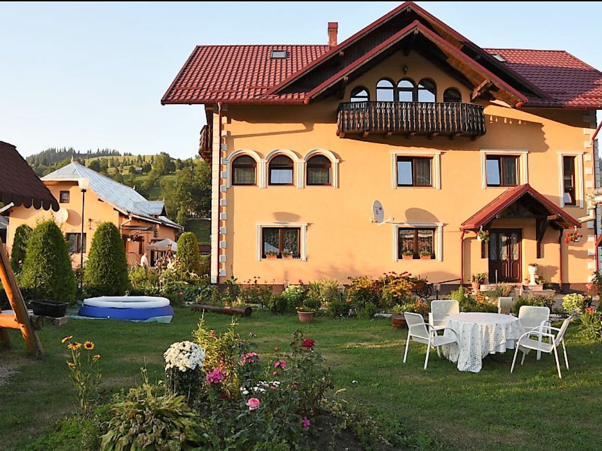 Cazare Pensiunea Casa Cristina