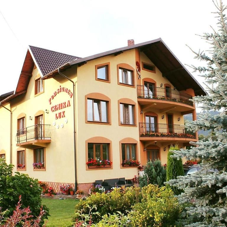 Cazare Pensiunea Cemira Lux