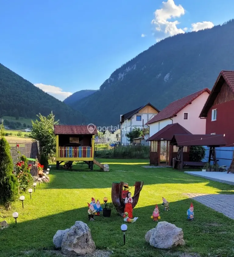 Pensiunea Colț de Rai