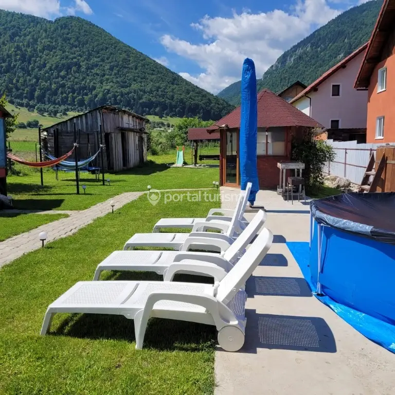 Pensiunea Colț de Rai