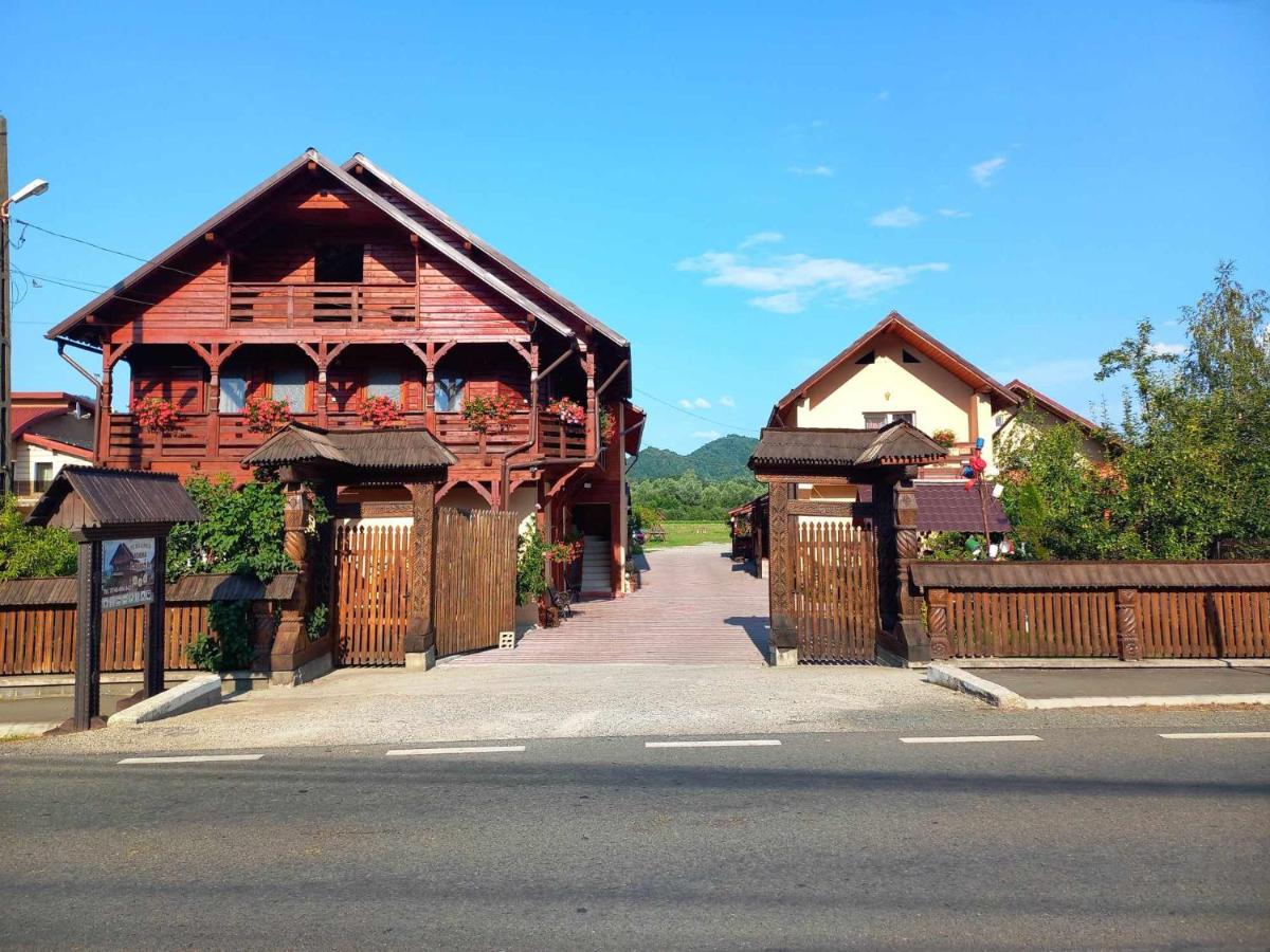 Accommodation Pensiunea Ioana Lavita