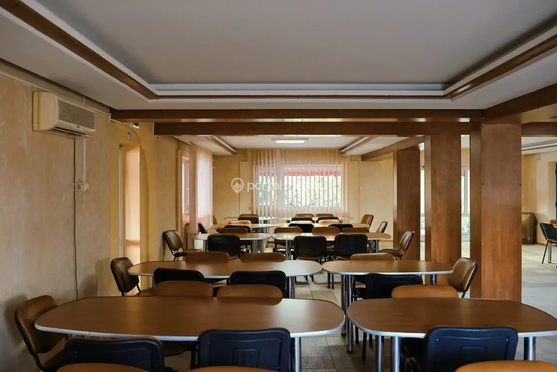 Pensiunea La Izvor și Motel La Capu' Dacului