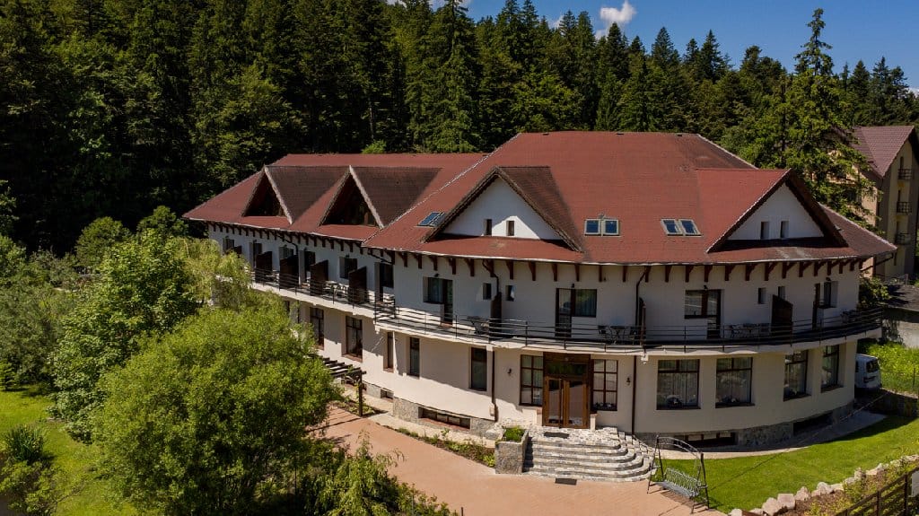 Cazare Pensiunea La Rotonde