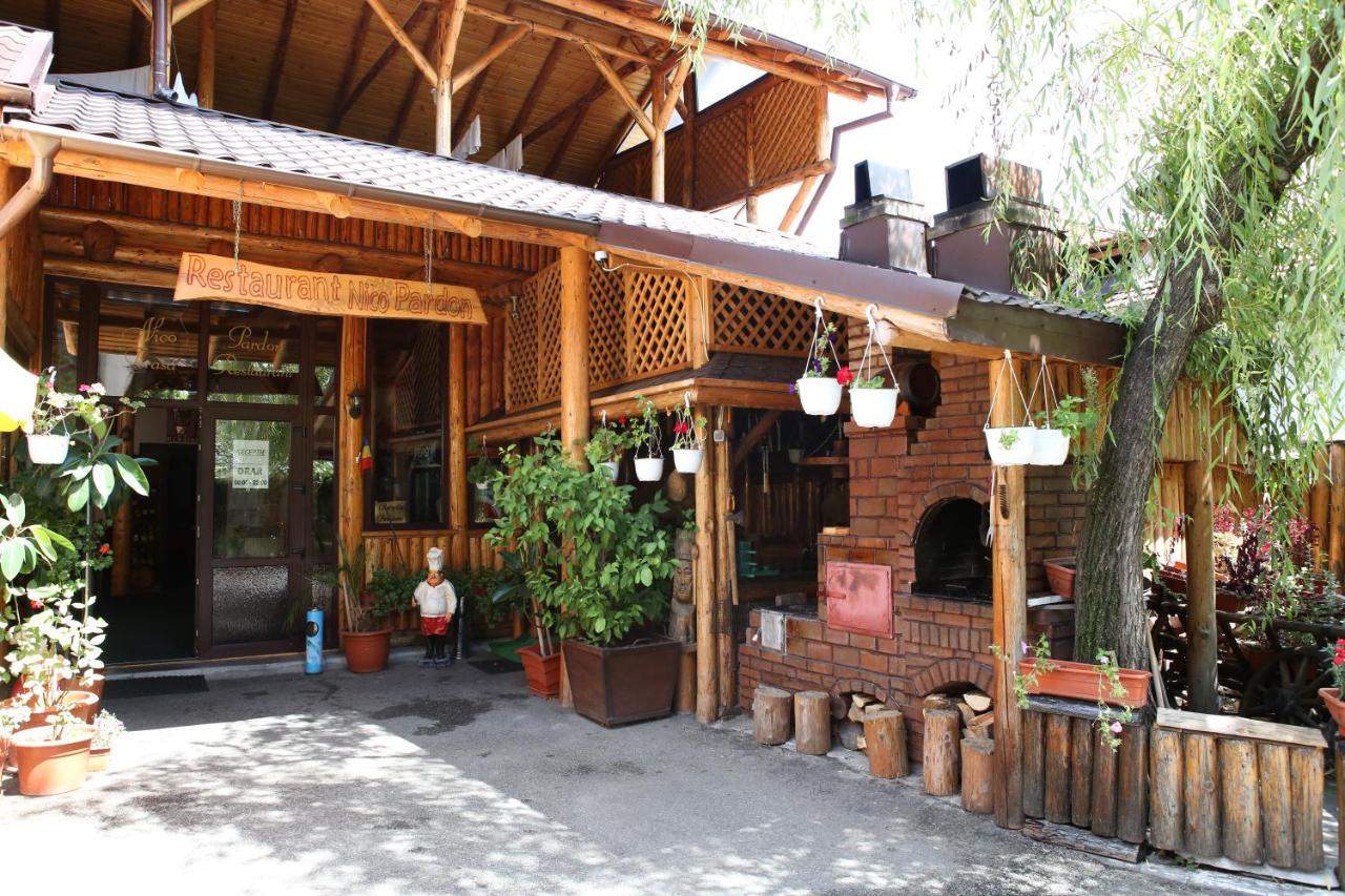 Accommodation Pensiunea Nico Pardon