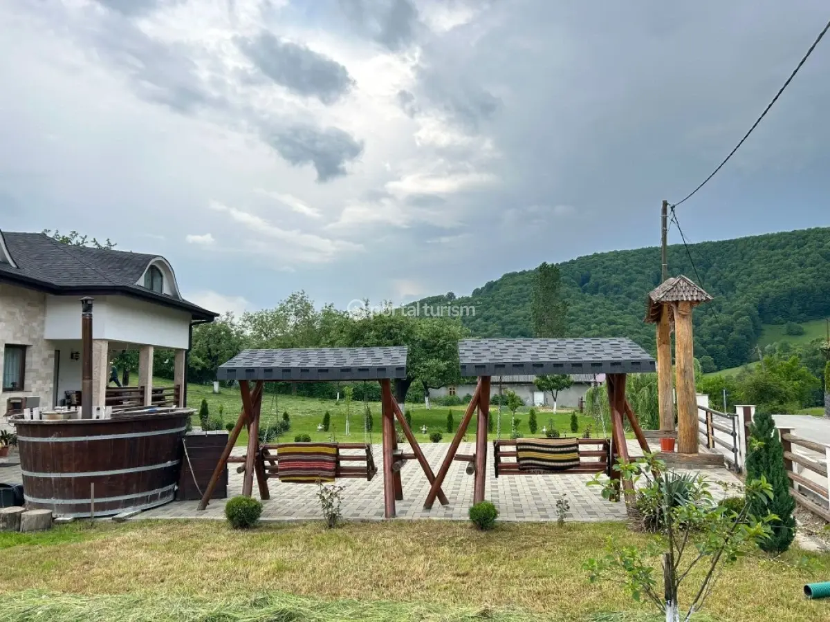 Pensiunea pe Vale la Moco