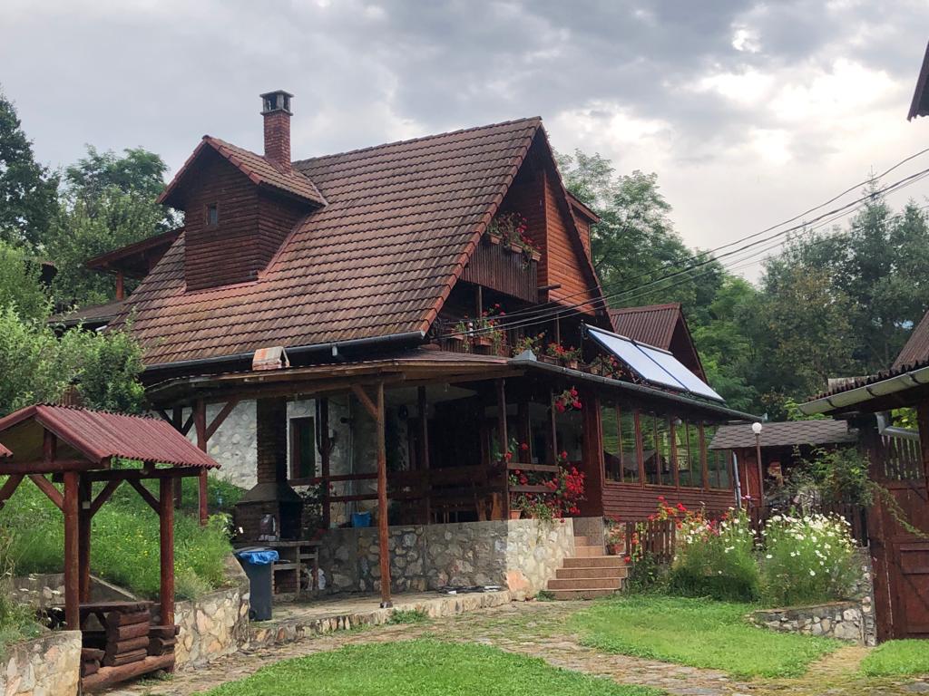 Cazare Pensiunea Poarta Zmeilor