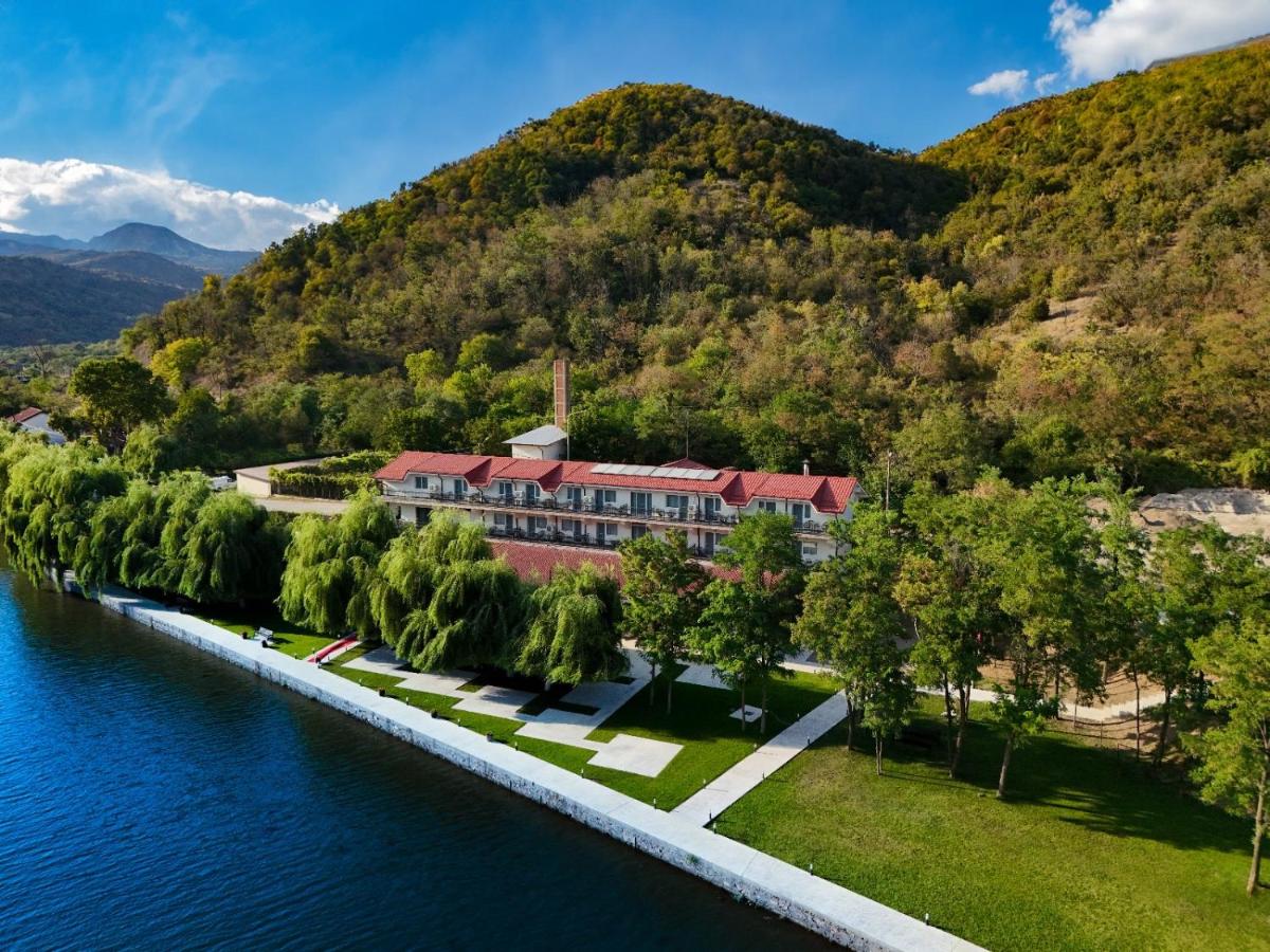 Cazare Vega Resort Restaurant & Lodge