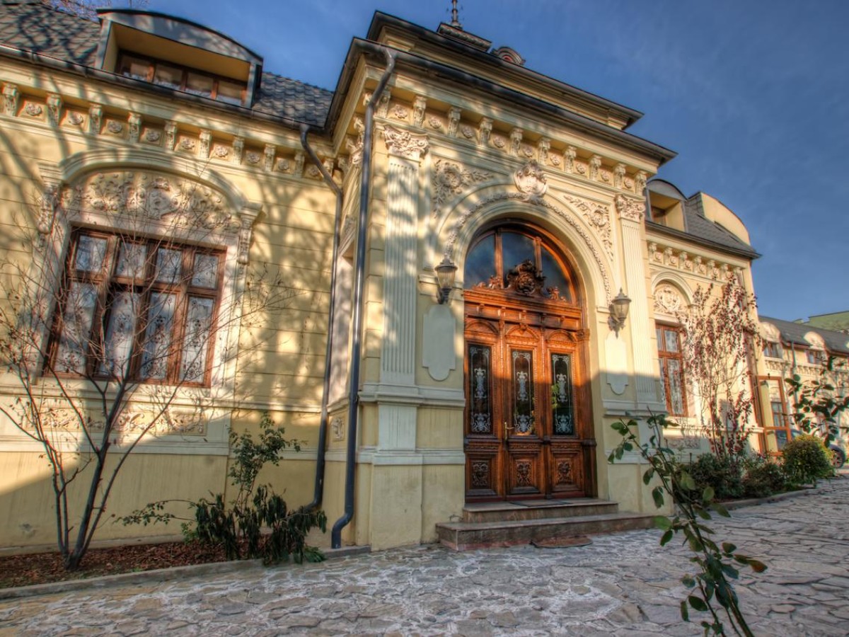 Cazare Hotel Restaurant Casa cu Tei