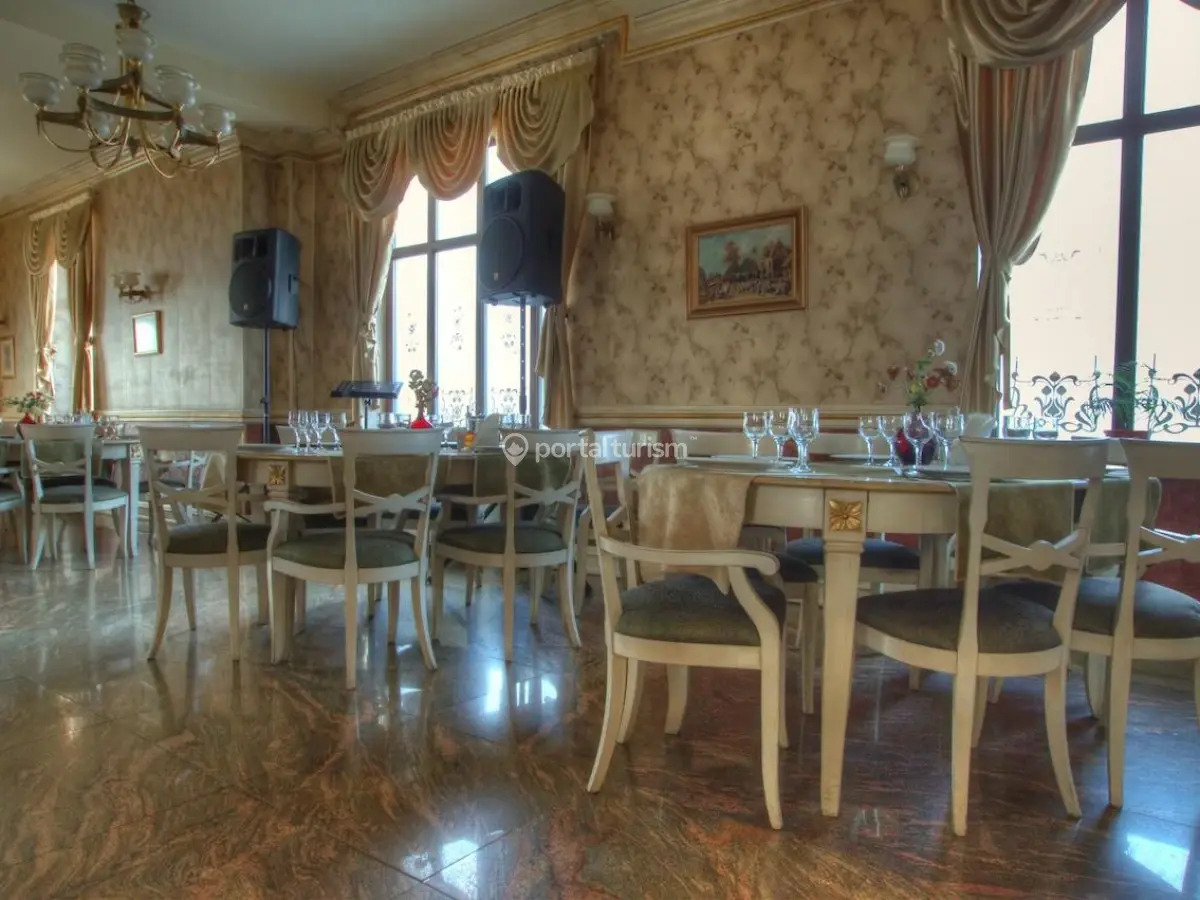 Hotel Restaurant Casa cu Tei