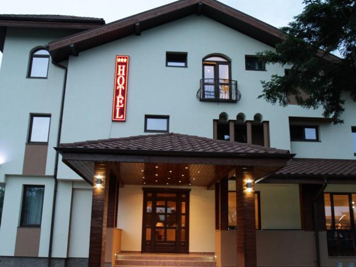 Cazare Hotel Doi Tăurași