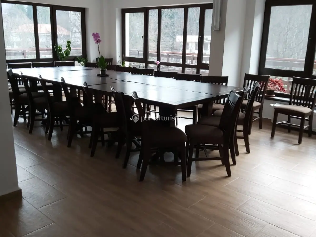 Pensiunea Iasmina și  Vânătorul