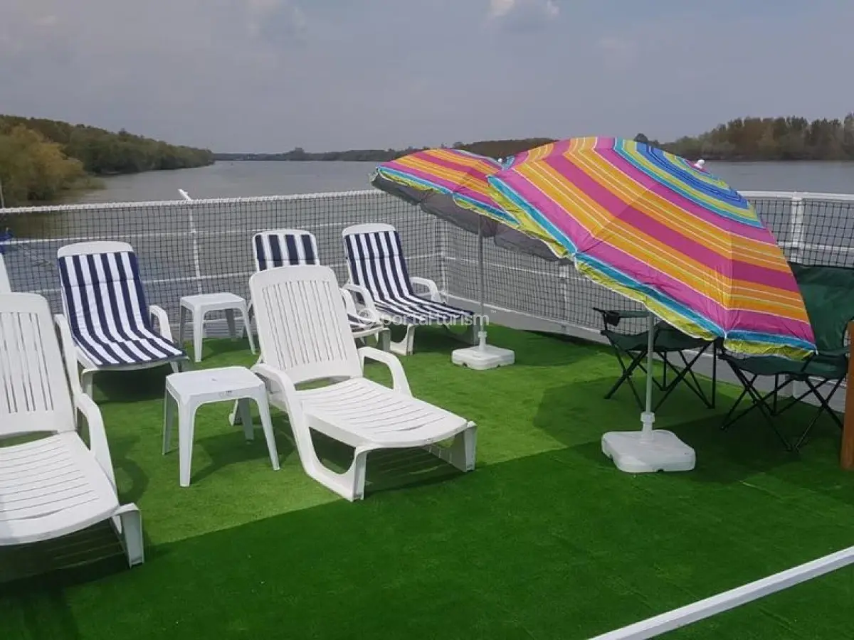 Hotel Plutitor Pontonul lui Cristian