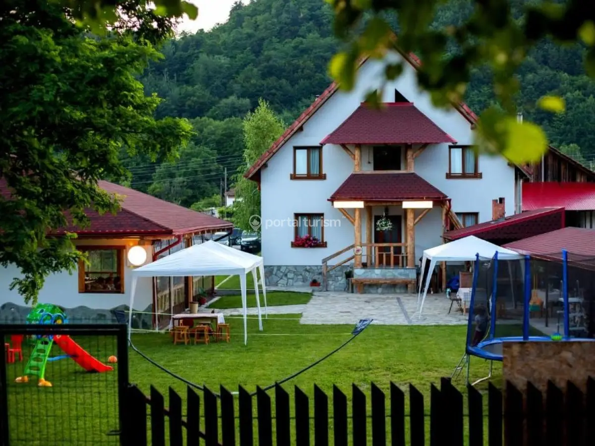 Conacul de sub Munte