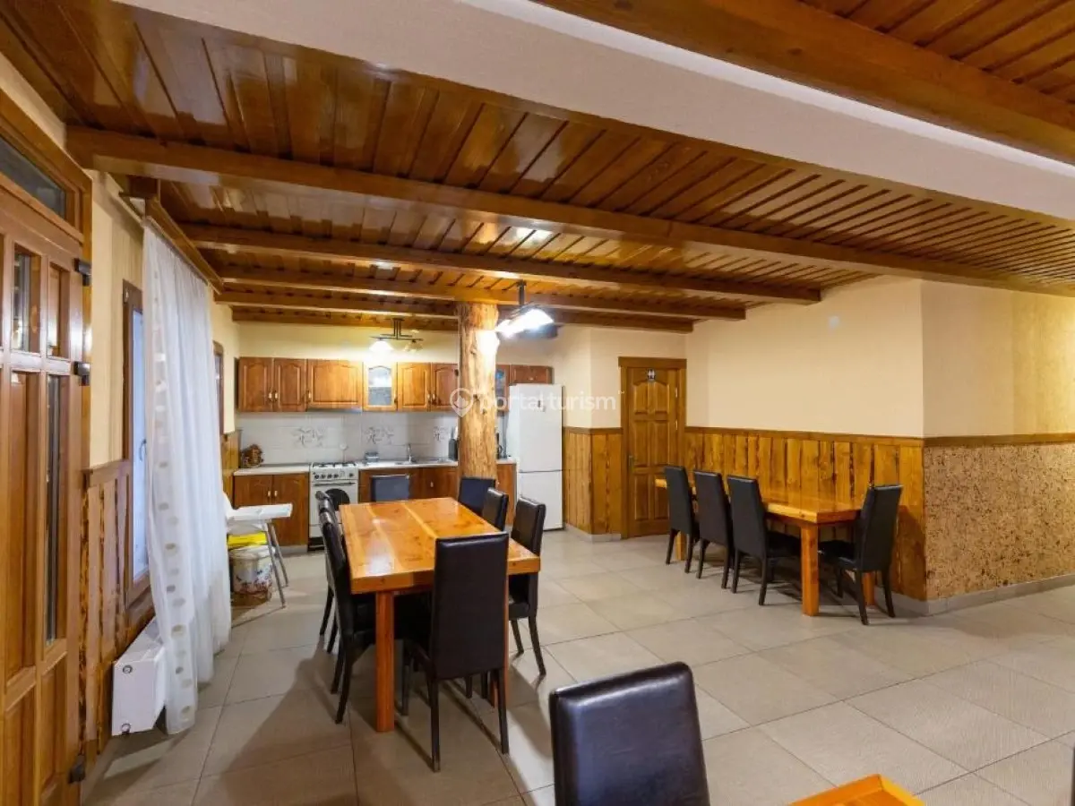 Conacul de sub Munte