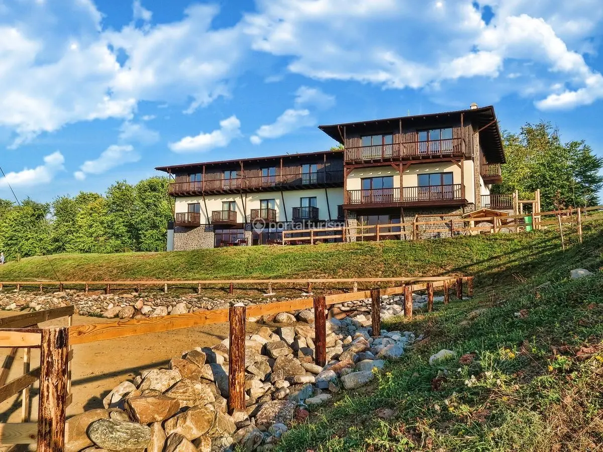 Potcoava Mountain Hideaway