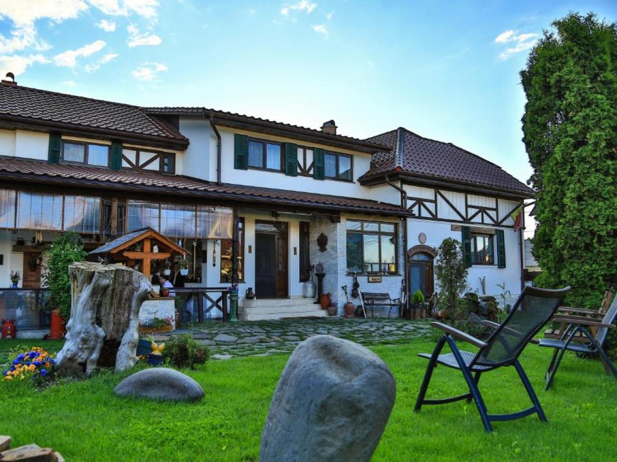 Cazare Pensiunea Curtea Lui Toader