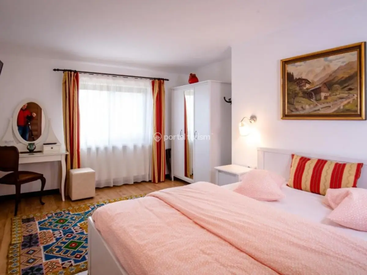 Pensiunea Curtea Lui Toader