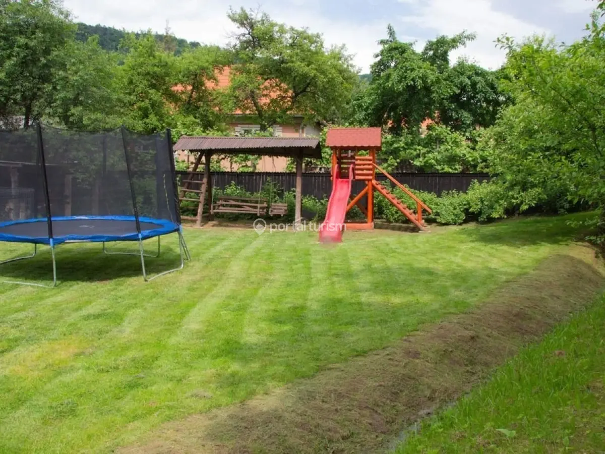 Pensiunea de pe Malul Pârâului