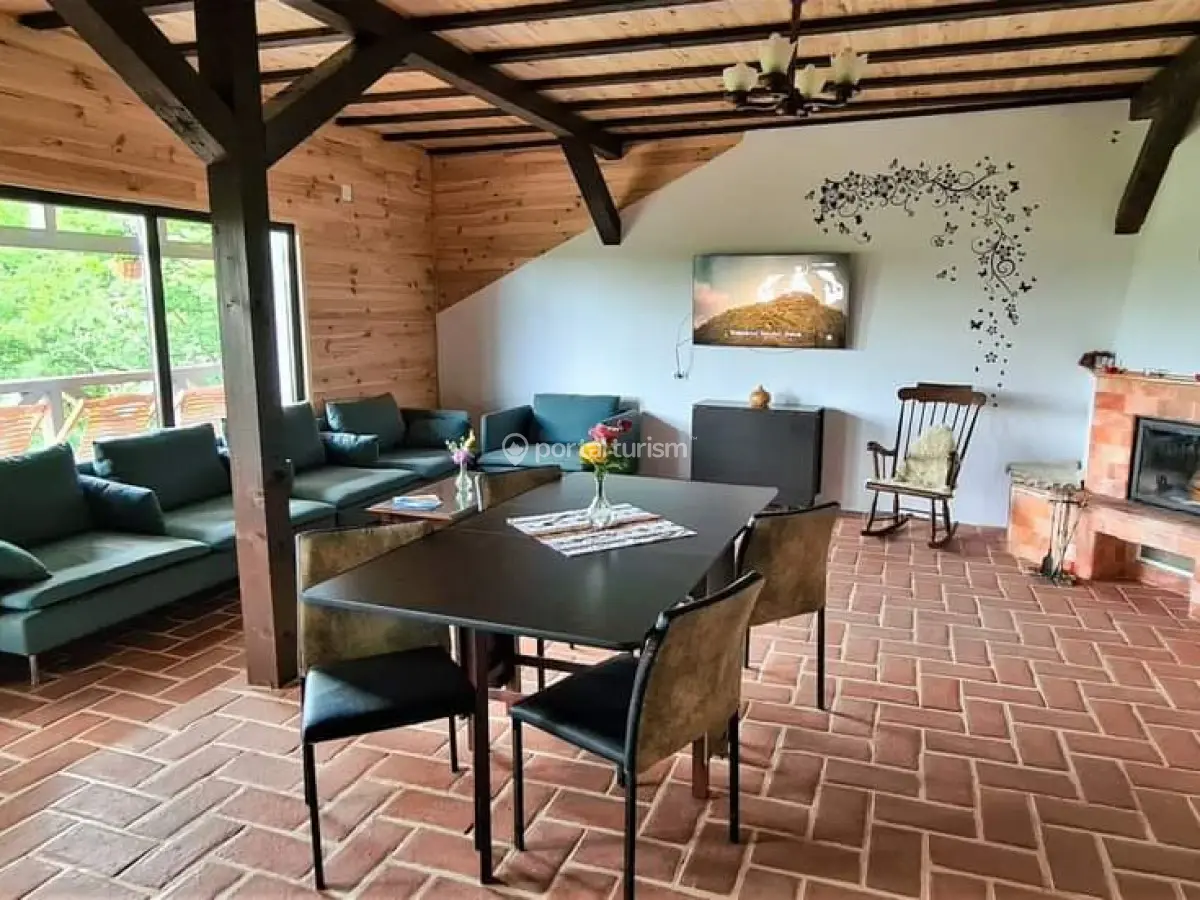 Pensiunea la Mosie Izvoranu