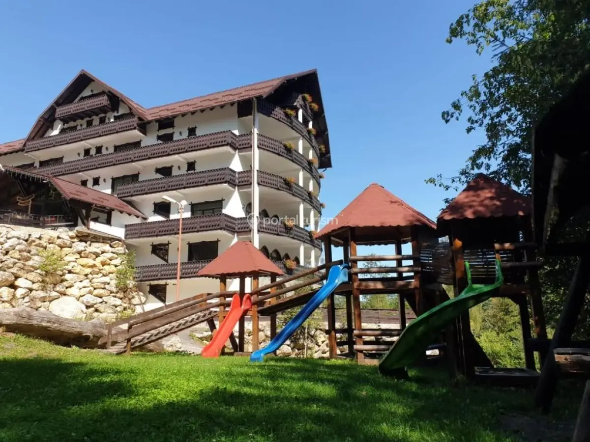 Pensiunea Vraja Muntelui 2 si 3