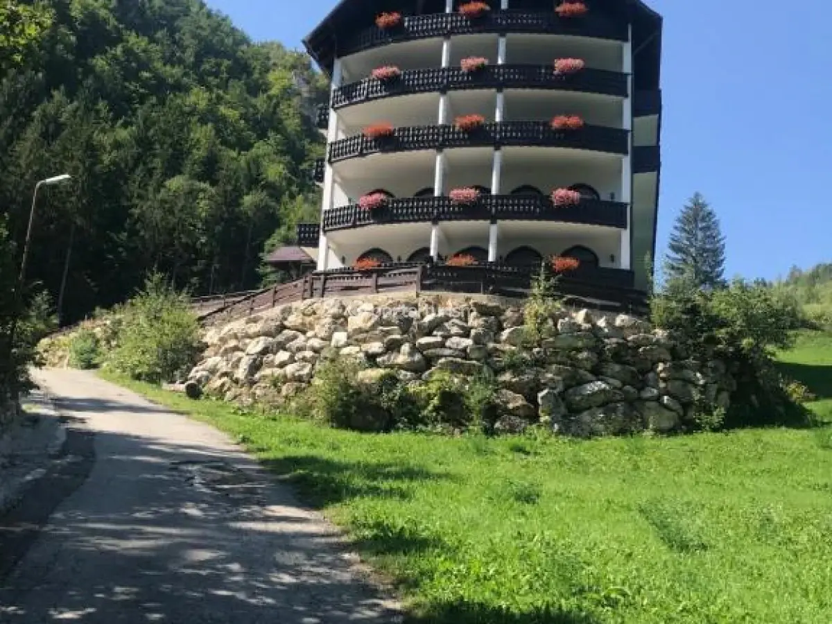 Pensiunea Vraja Muntelui 2 si 3