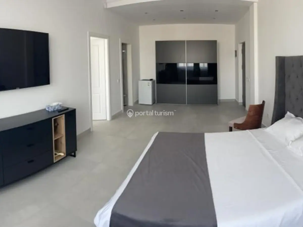 Suite Pool Golful Francez