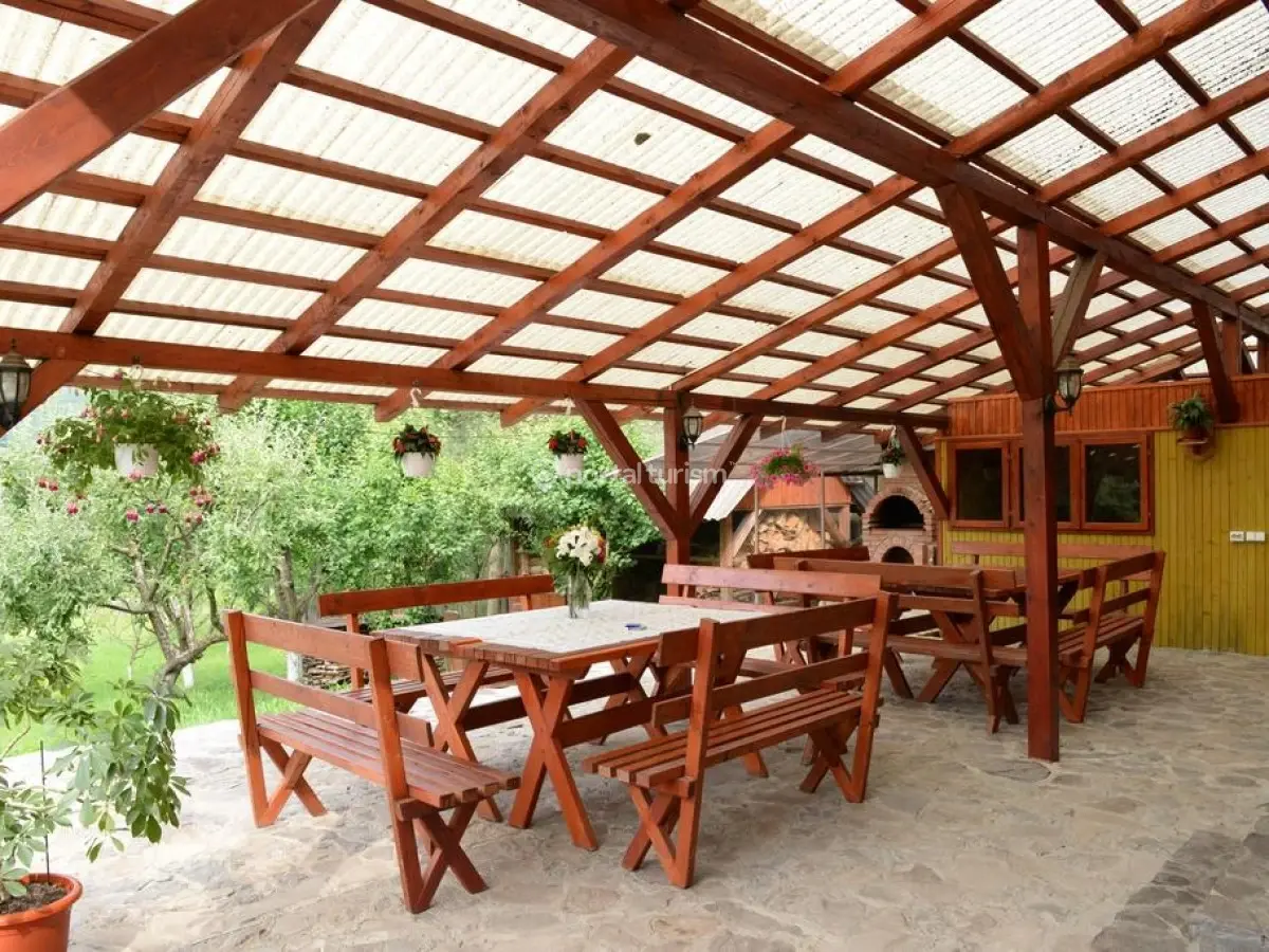 Pensiunea Flori de Câmp