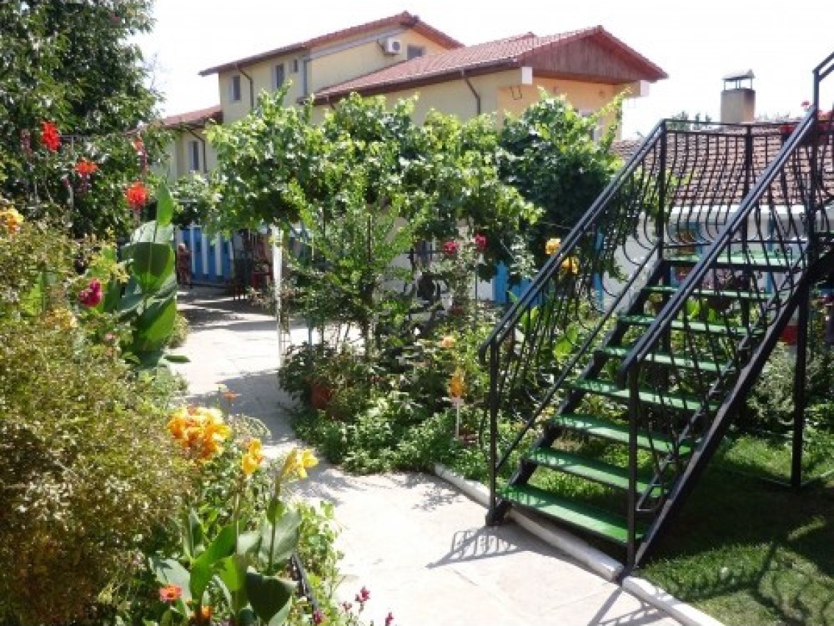 Cazare Casa La Petrea