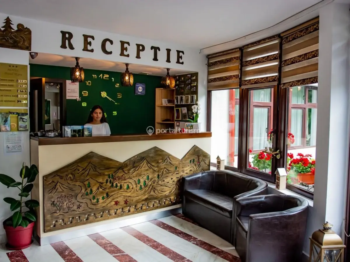 Hotel Piscul Negru