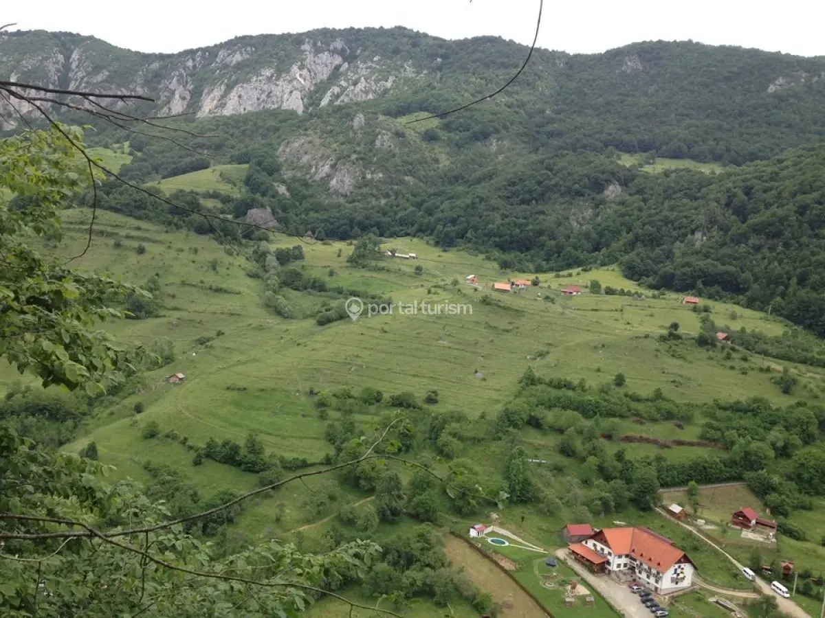 Pensiunea Sub Piatra