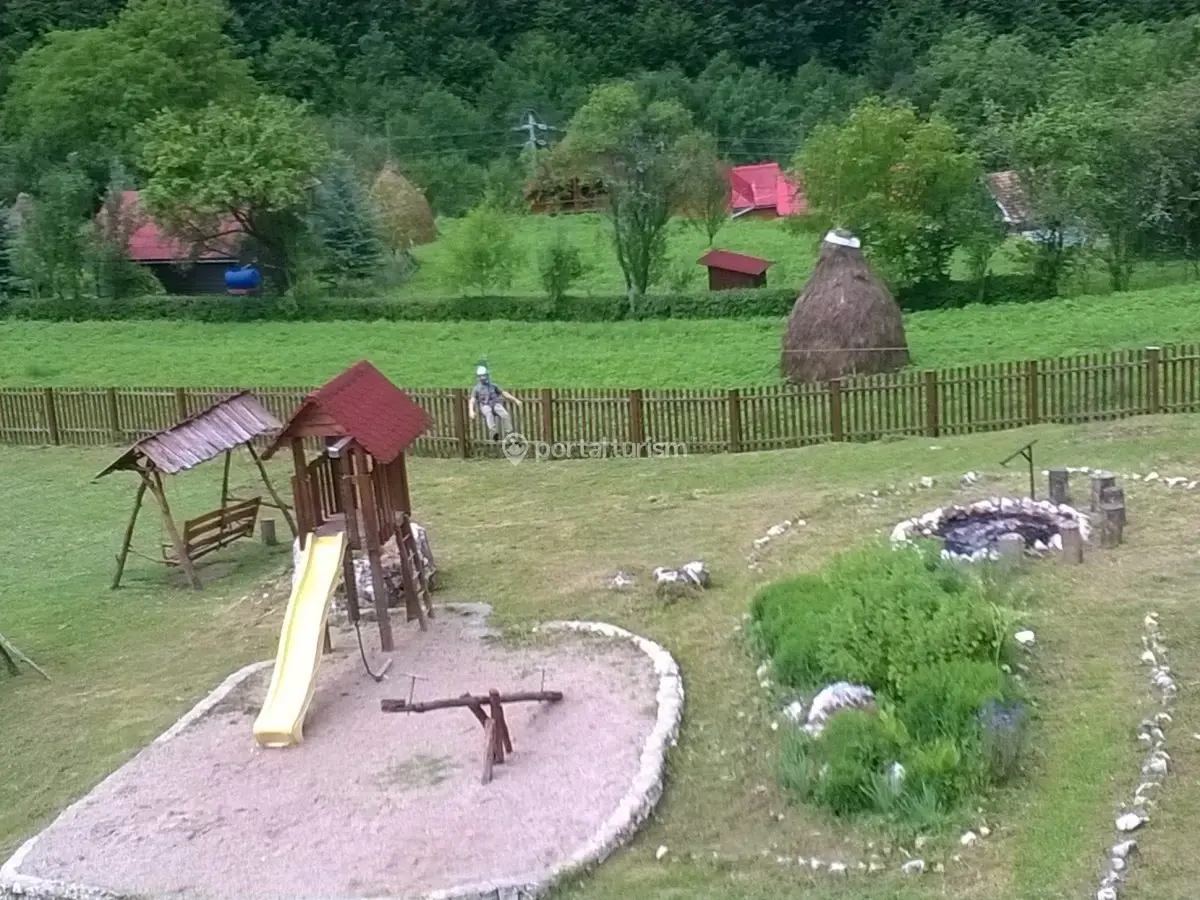 Pensiunea Sub Piatra